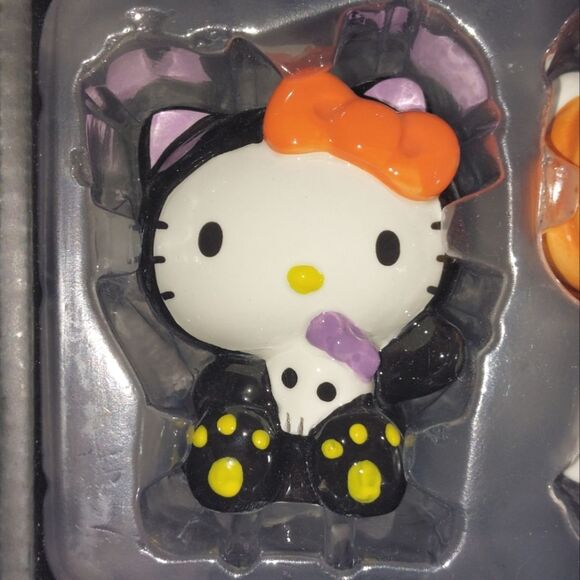 Sanrio Hello Kitty Halloween Hand Crafted Hand Painted Salt & Pepper Shakers - Picture 3 of 11